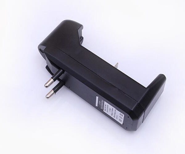 universal-portable-li-ion-battery-charger